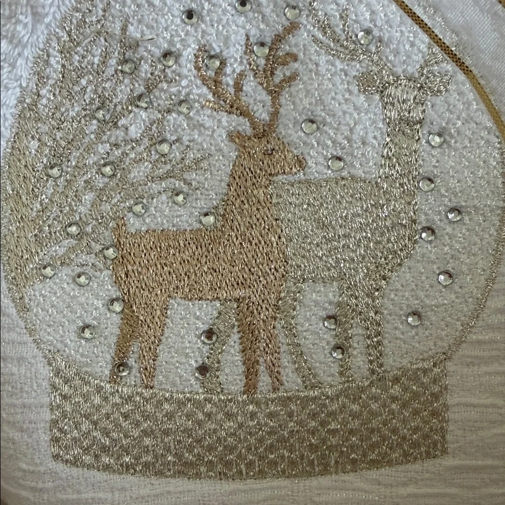 NWOT Set Of 2 White Gold Embroidered Hand Towel Deer Design Home Bath Decor Soft